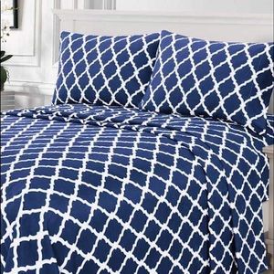 ⭐️SALE⭐️King 4pc Navy Arabesque Bedsheets